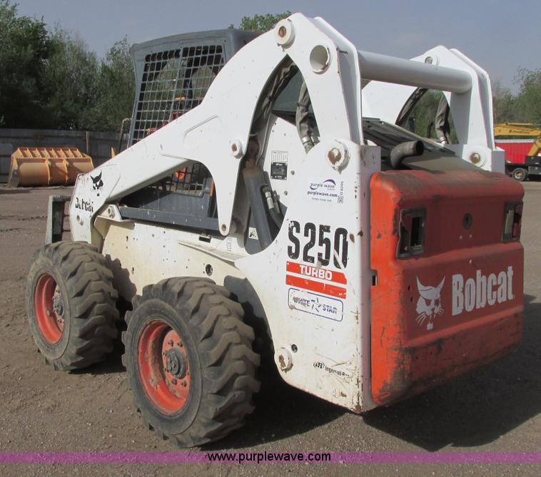 image for item G8295 2005 Bobcat S250 skid steer