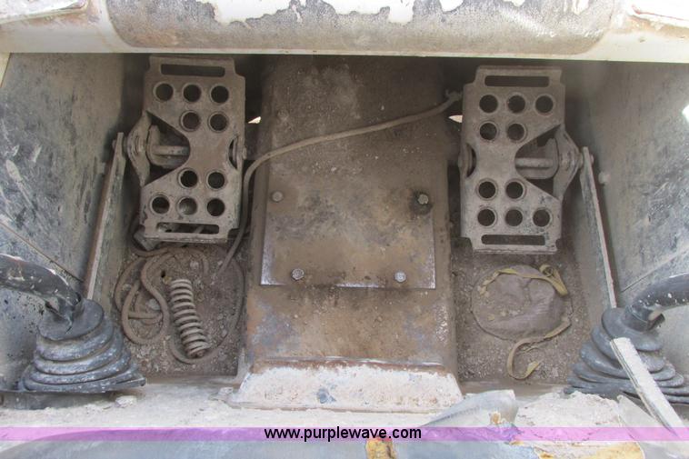 image for item G8295 2005 Bobcat S250 skid steer