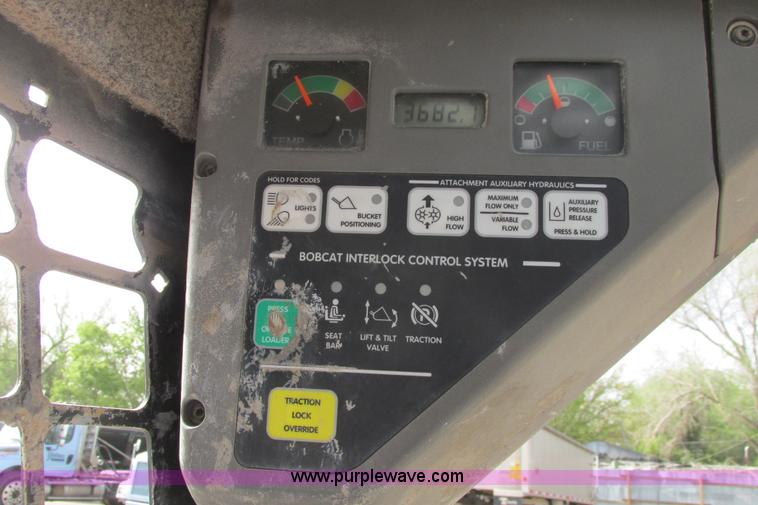 image for item G8295 2005 Bobcat S250 skid steer