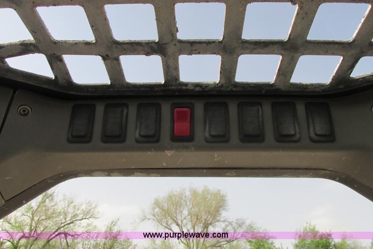 image for item G8295 2005 Bobcat S250 skid steer