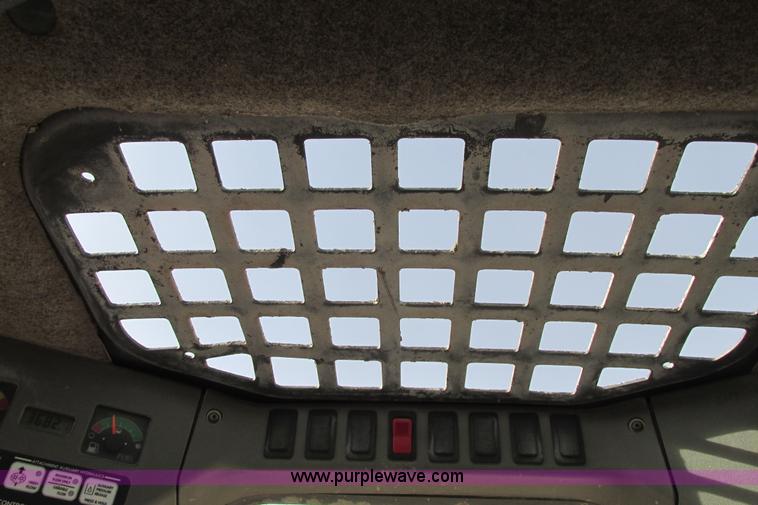 image for item G8295 2005 Bobcat S250 skid steer