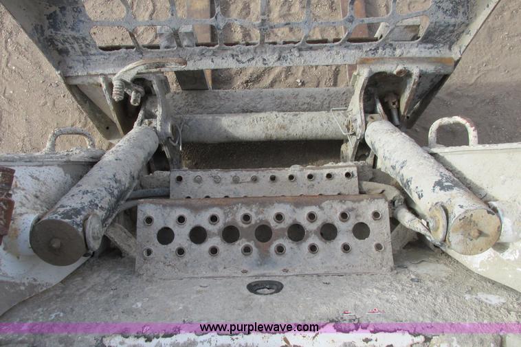 image for item G8295 2005 Bobcat S250 skid steer