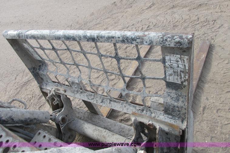 image for item G8295 2005 Bobcat S250 skid steer
