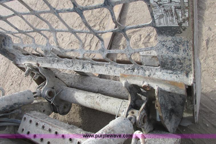 image for item G8295 2005 Bobcat S250 skid steer