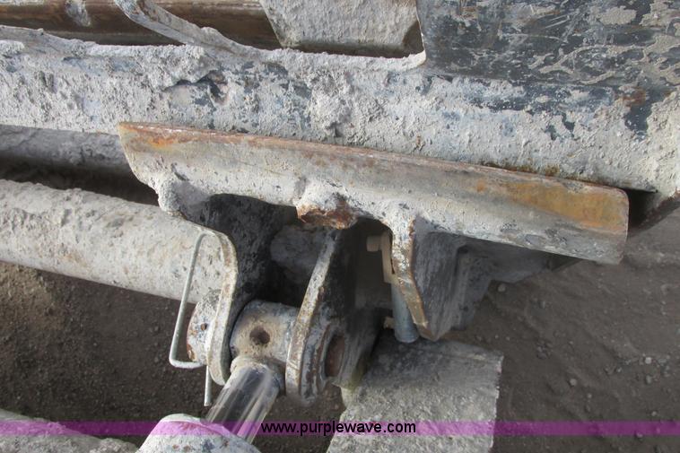 image for item G8295 2005 Bobcat S250 skid steer