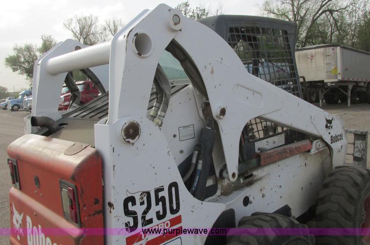 image for item G8295 2005 Bobcat S250 skid steer