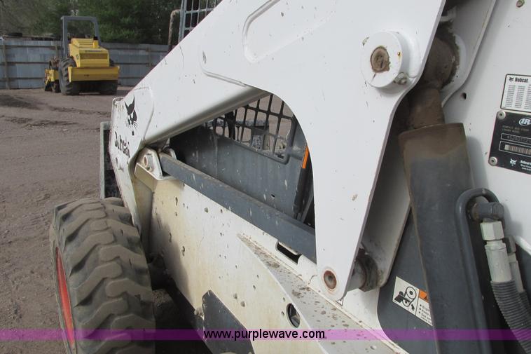 image for item G8295 2005 Bobcat S250 skid steer