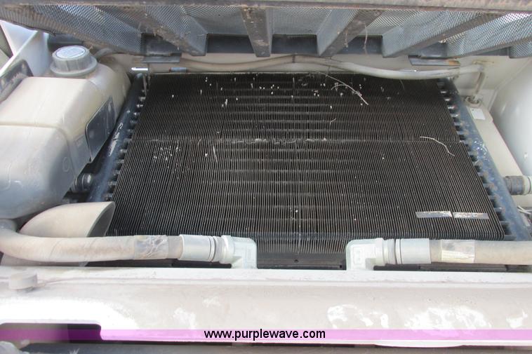 image for item G8295 2005 Bobcat S250 skid steer