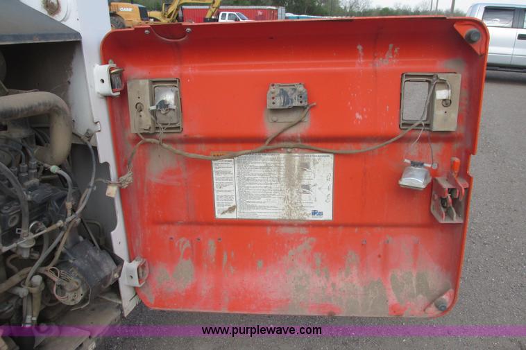 image for item G8295 2005 Bobcat S250 skid steer