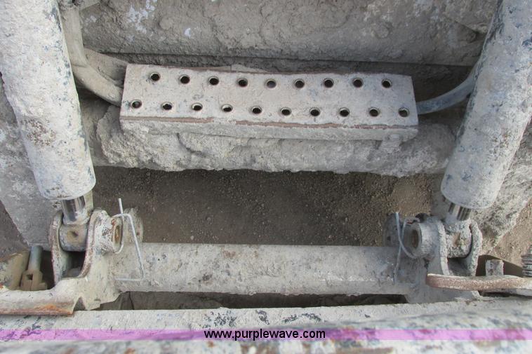 image for item G8295 2005 Bobcat S250 skid steer