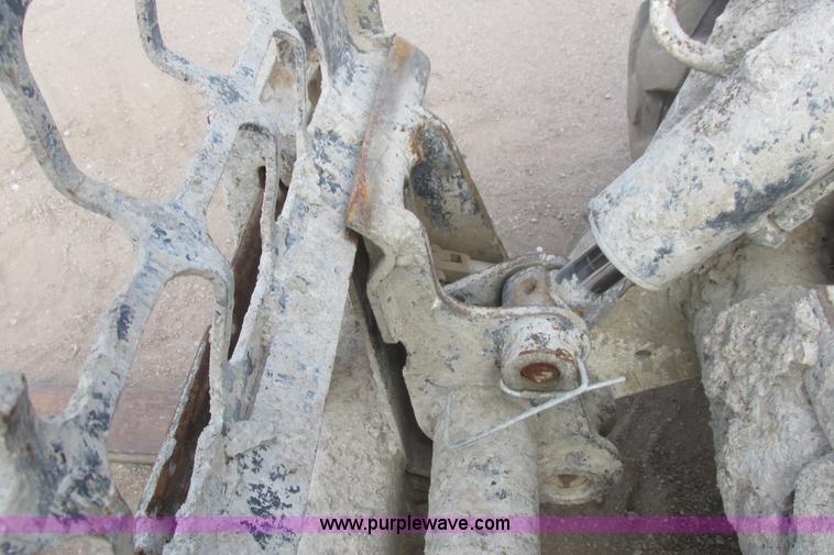 image for item G8295 2005 Bobcat S250 skid steer