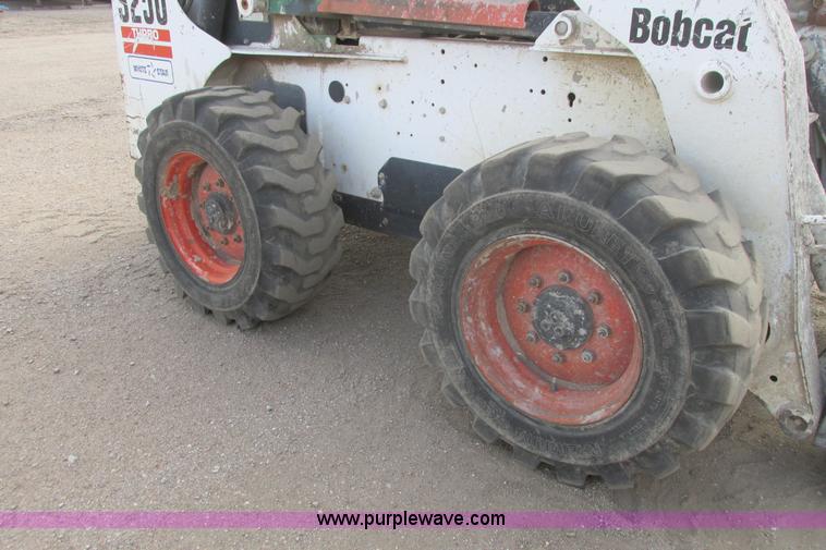 image for item G8295 2005 Bobcat S250 skid steer