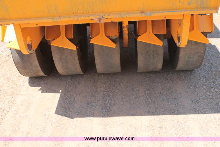 image for item H1747 2008 Rosco TRU-PAC 915 pneumatic roller