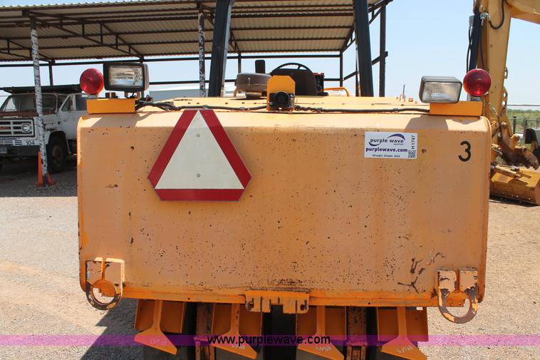 image for item H1747 2008 Rosco TRU-PAC 915 pneumatic roller