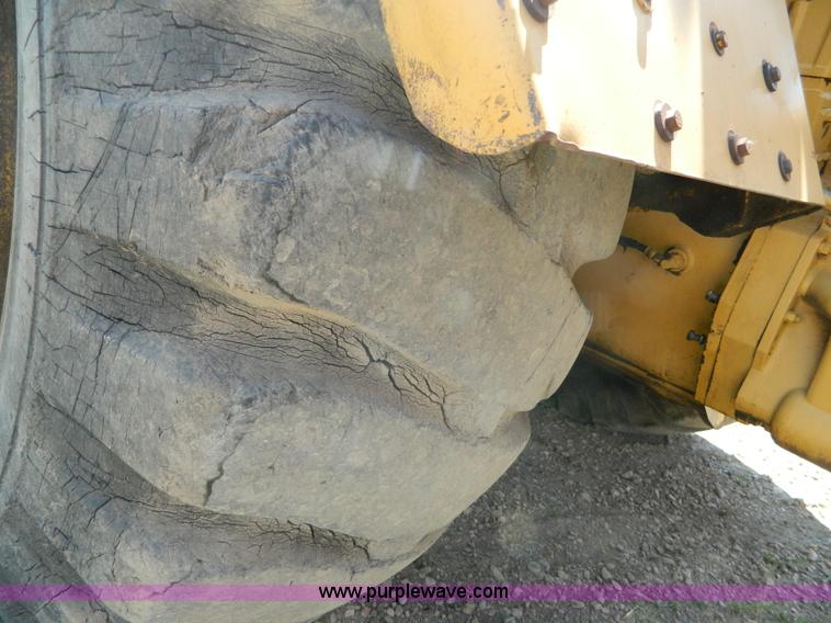 image for item H2436 Caterpillar 623B elevating motor scraper