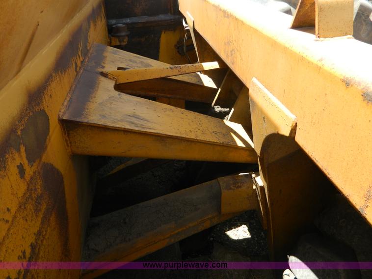 image for item H2436 Caterpillar 623B elevating motor scraper