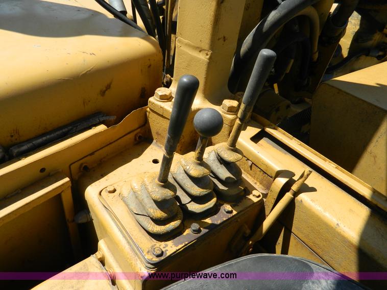 image for item H2436 Caterpillar 623B elevating motor scraper