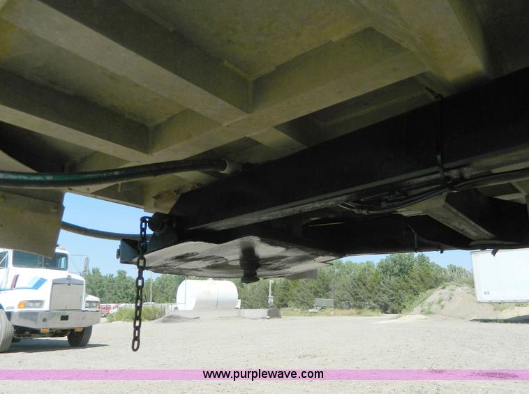 image for item H2437 1998 Travis end dump trailer