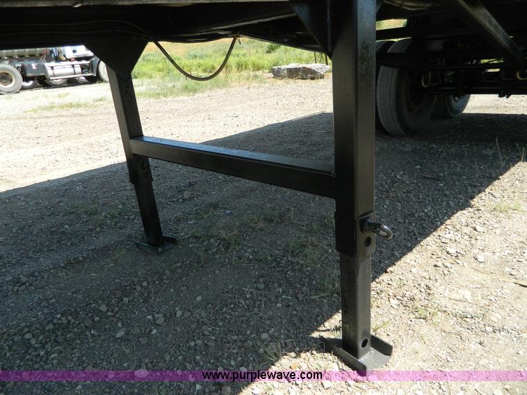 image for item H2437 1998 Travis end dump trailer