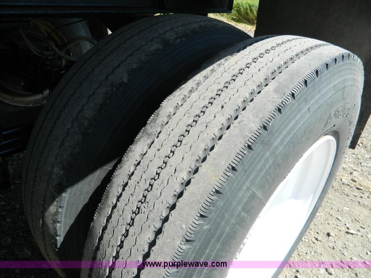 image for item H2437 1998 Travis end dump trailer