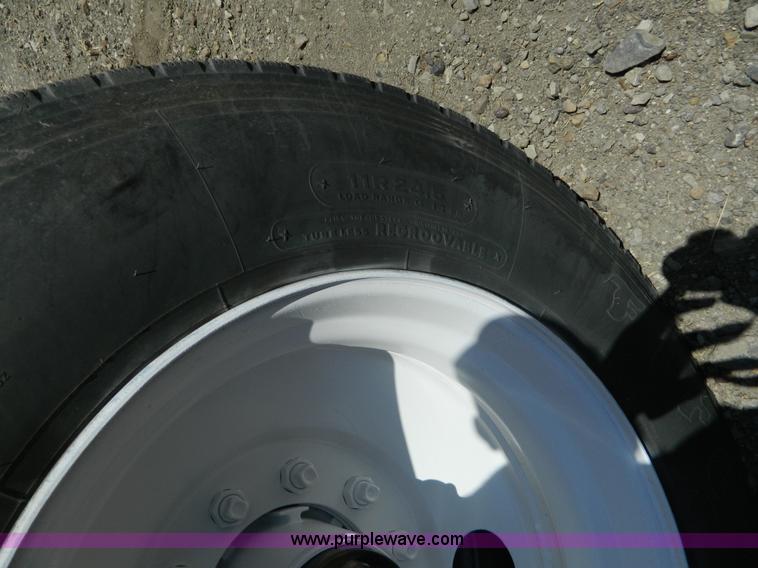 image for item H2437 1998 Travis end dump trailer