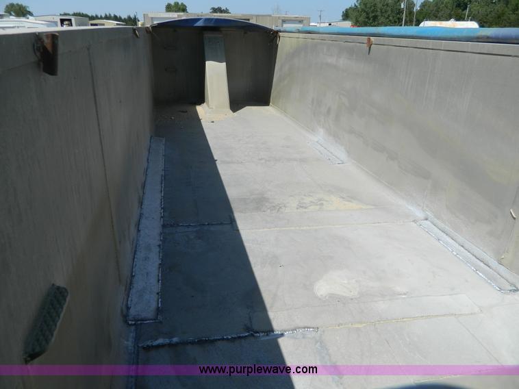 image for item H2437 1998 Travis end dump trailer