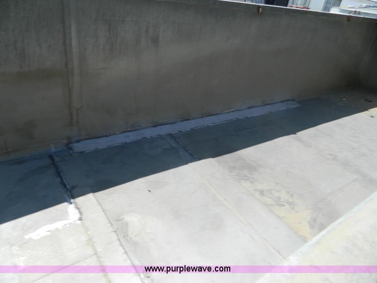 image for item H2437 1998 Travis end dump trailer