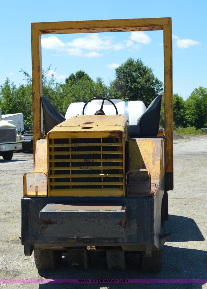 image for item H2807 Hyster articulated pneumatic roller