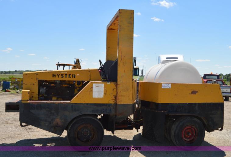 image for item H2807 Hyster articulated pneumatic roller