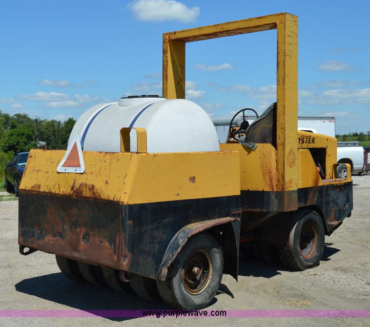 image for item H2807 Hyster articulated pneumatic roller