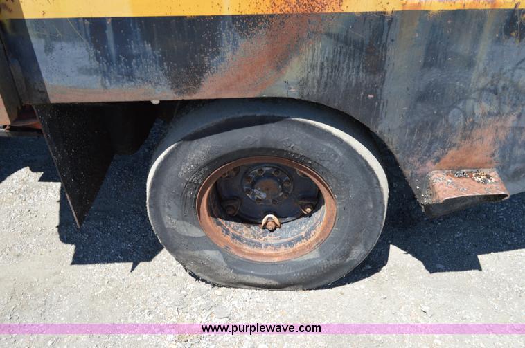 image for item H2807 Hyster articulated pneumatic roller