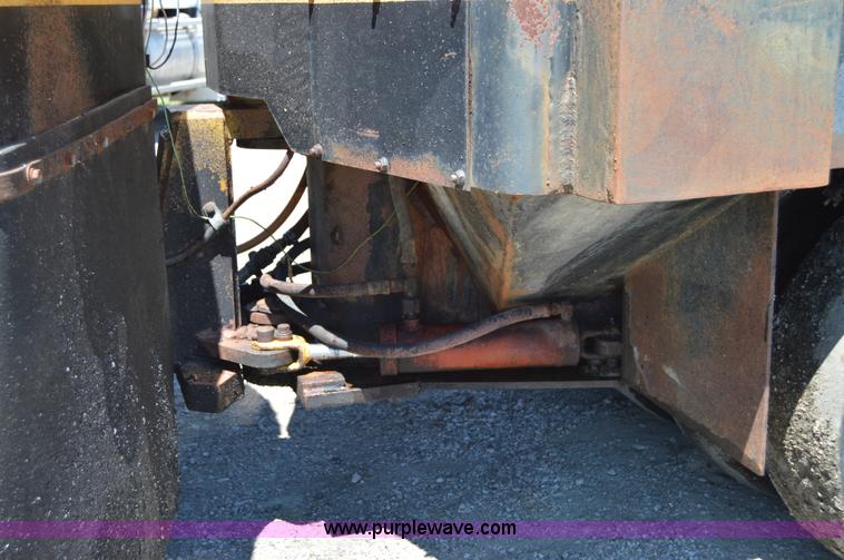 image for item H2807 Hyster articulated pneumatic roller