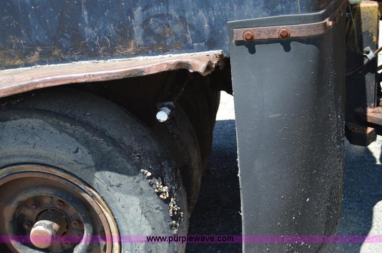 image for item H2807 Hyster articulated pneumatic roller