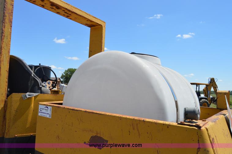 image for item H2807 Hyster articulated pneumatic roller