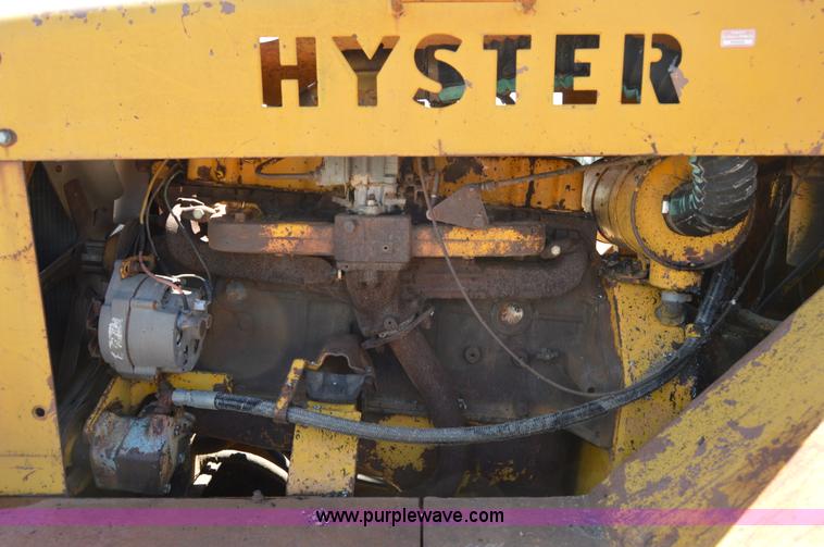 image for item H2807 Hyster articulated pneumatic roller