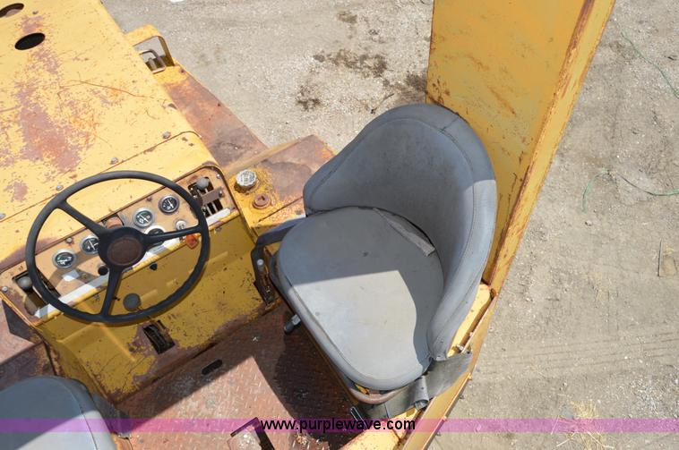 image for item H2807 Hyster articulated pneumatic roller