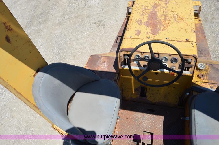 image for item H2807 Hyster articulated pneumatic roller