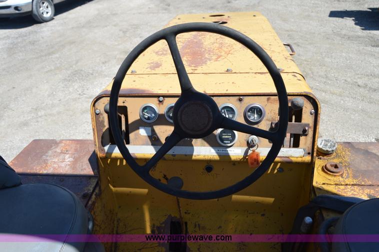 image for item H2807 Hyster articulated pneumatic roller