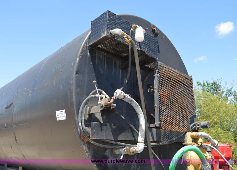 image for item H2808 8,000 gallon agitator tank