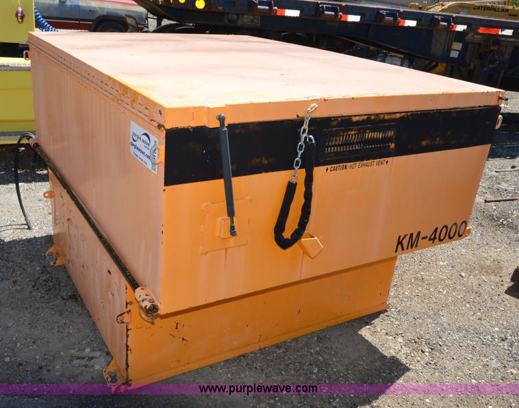 image for item H2809 KM 4000 asphalt hot box
