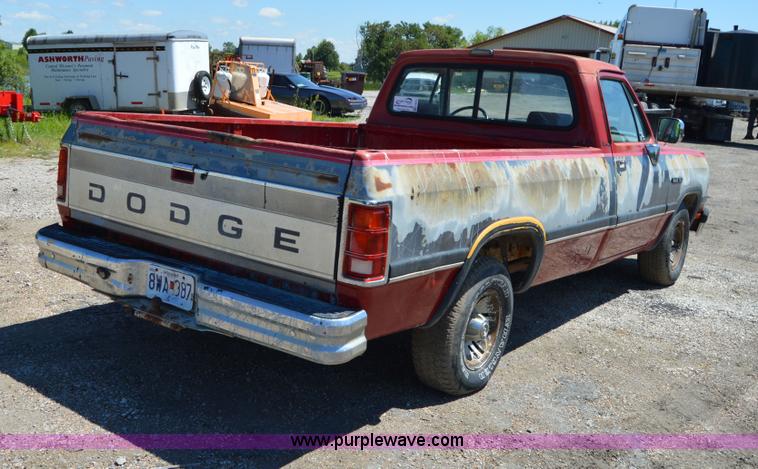 image for item H2812 1992 Dodge D150 LE pickup truck