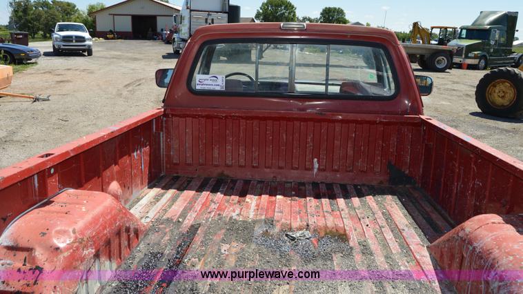 image for item H2812 1992 Dodge D150 LE pickup truck