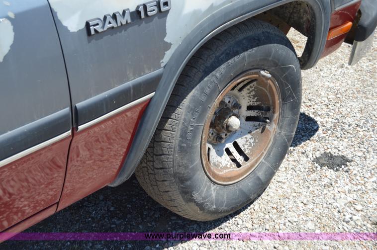 image for item H2812 1992 Dodge D150 LE pickup truck