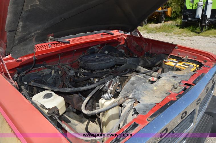 image for item H2812 1992 Dodge D150 LE pickup truck