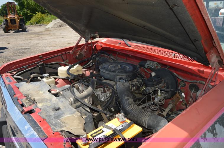 image for item H2812 1992 Dodge D150 LE pickup truck