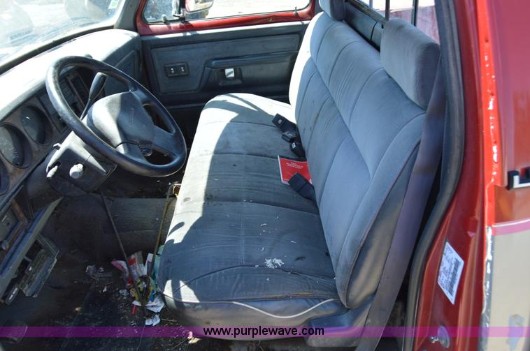 image for item H2812 1992 Dodge D150 LE pickup truck