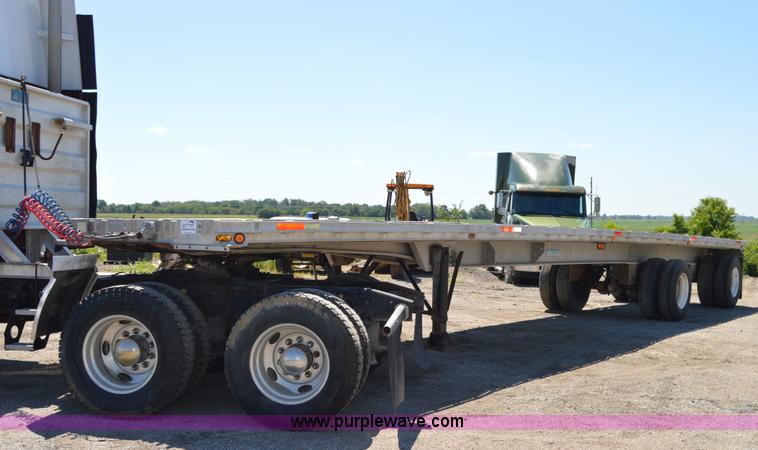 image for item H2813 1983 Raven trailer