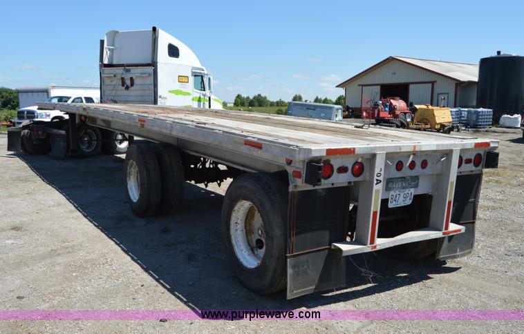 image for item H2813 1983 Raven trailer