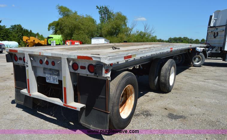 image for item H2813 1983 Raven trailer