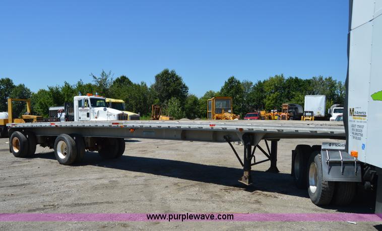 image for item H2813 1983 Raven trailer